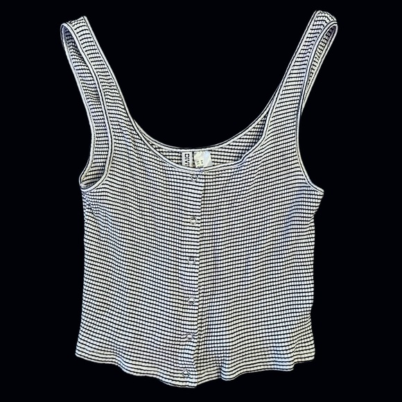 H&M Divided Crop Tank Top with Snap Fasteners - Picture 2 of 4